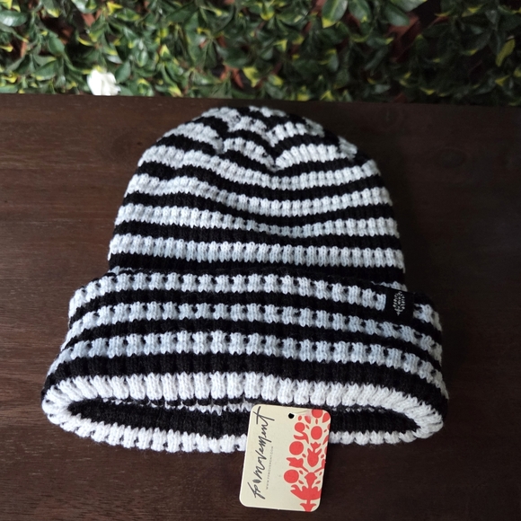 NWT Free People Movement Black White Stripe It Up Cool Down Beanie - Picture 2 of 7